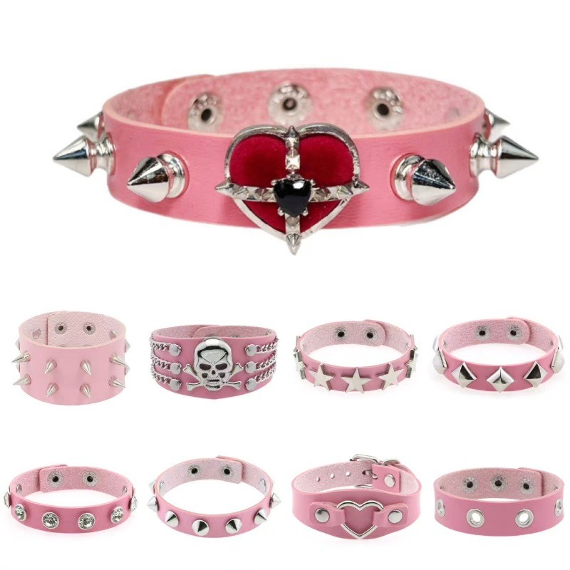 สร้อยข้อมือหนังสไตล์พังก์สีชมพูสำหรับผู้หญิง พร้อมลายหัวใจ .ACCESSORY