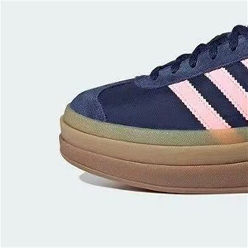 Putian Pure Plain Gazelle Bold ผู้ชายผู้หญิงหนาSoledรองเท้าผ้าใบลําลองสีดําสีขาว HQ6912 Casual Starส