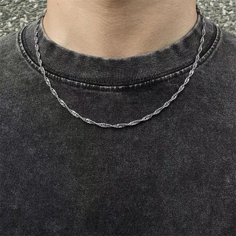 สร้อยคล้องคอมีลวดลายคลื่นน้ำ ทำจากไทเทเนียมสตีล ดีไซน์เฉพาะตัวที่เหมาะสำหรับทุกการแต่งกาย VFR19.4.99