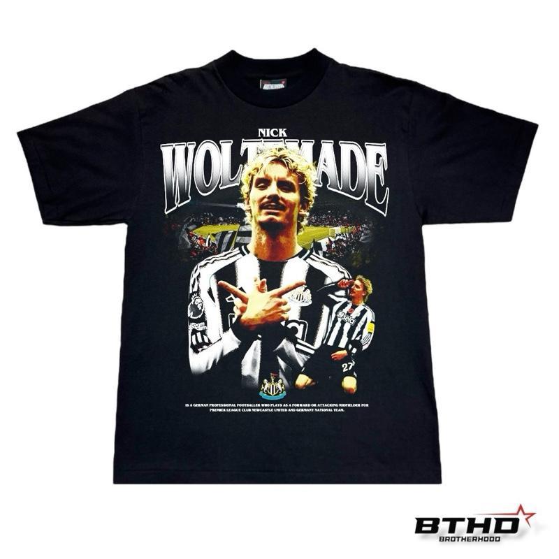 BTHD: NICK WOLTEMADE เสื้อยืดทรงโอเวอร์ไซส์คอฟิต  เสื้อ ผ้า