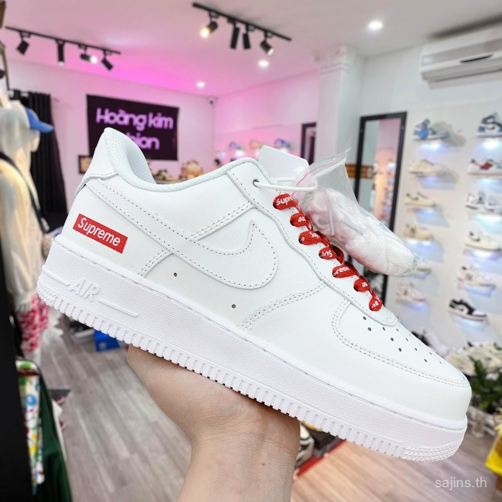 รองเท้าผ้าใบ Supreme White Air Force 1, รองเท้า AF1 Supreme Standard, พร้อมกล่องบรรจุภัณฑ์เต็ม, สไตล
