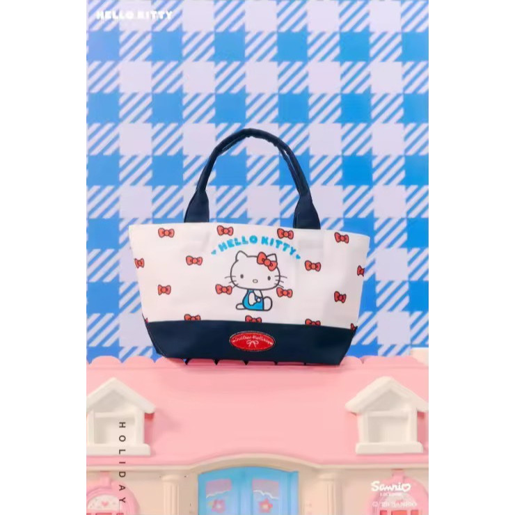 มีให้เลือกหลายแบบ Endless Holiday Secret Day Tee Hello Kitty Supermarket Land พร้อมส่ง