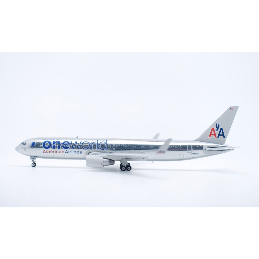 Phoenix 04555 1: 400 American Airlines B767-300ER N395AN Universal Family