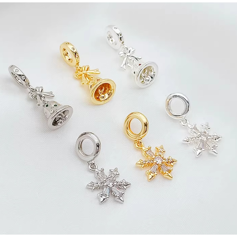 สร้อยข้อมือสร้อยคอนาฬิกามือทำ ออกแบบด้วยฝังเพทายเกล็ดหิมะและZirconium Bell งานคราฟต์จาก14K Gold มีสีสันสดใส