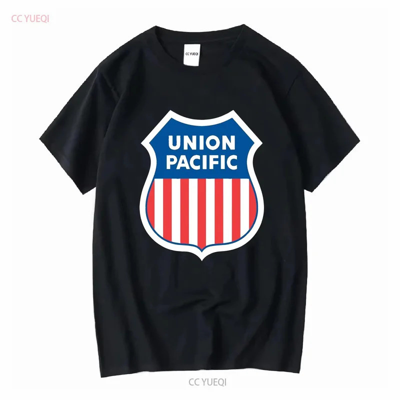 Union Pacific Train Logo Kereta Api เสื้อยืด Retro Retro Retro Retro Shirt dentaj Bergaya Bernafas L