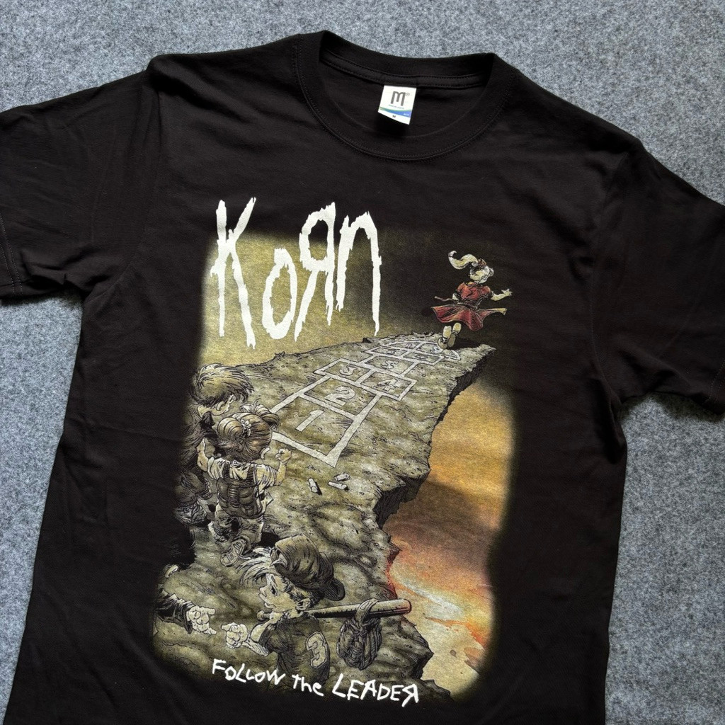 เสื้อยืด Korn รุ่น Follow the Leader สีดำ ผ้าฝ้าย 100% สไตล์ Nu Metal สุดฮิต