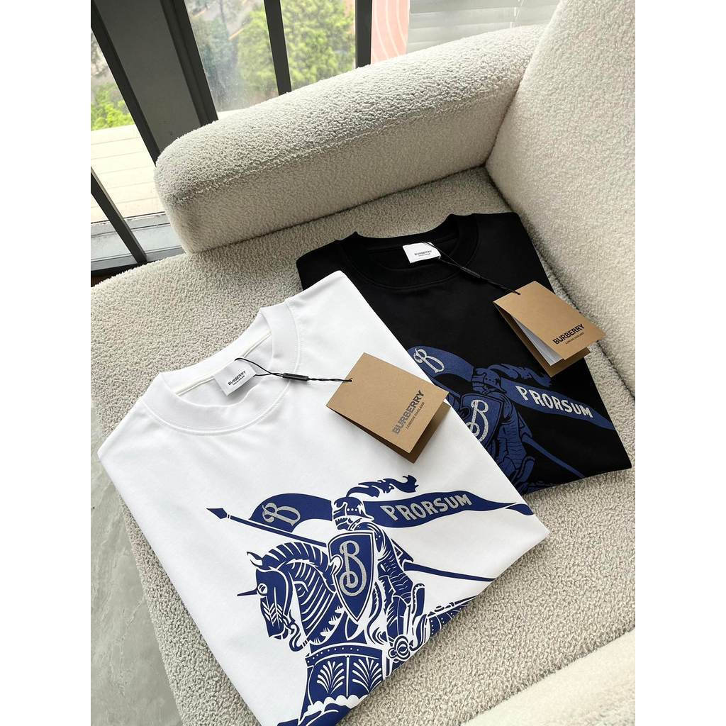 ข @ urb * erry2026ต้นฤดูใบไม้ผลิสไตล์ใหม่เสื้อยืดแขนสั้นผู้ชายสไตล์ผู้หญิงสไตล์คู่เว็บไซต์อย่างเป็นท