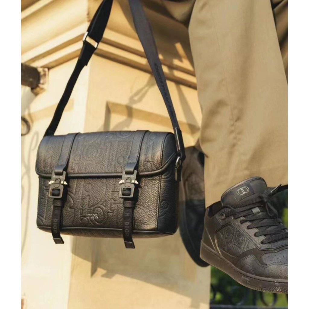 Dior High-End Feeling Simple Wear Flap Messenger Bag Messenger Bag Messenger Bag กระเป๋าสะพายกระเป๋า