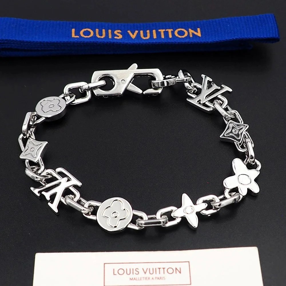 สร้อยข้อมือLouis Vuitton ลายดอกไม้ ออกแบบเฉพาะ และหรูหรา