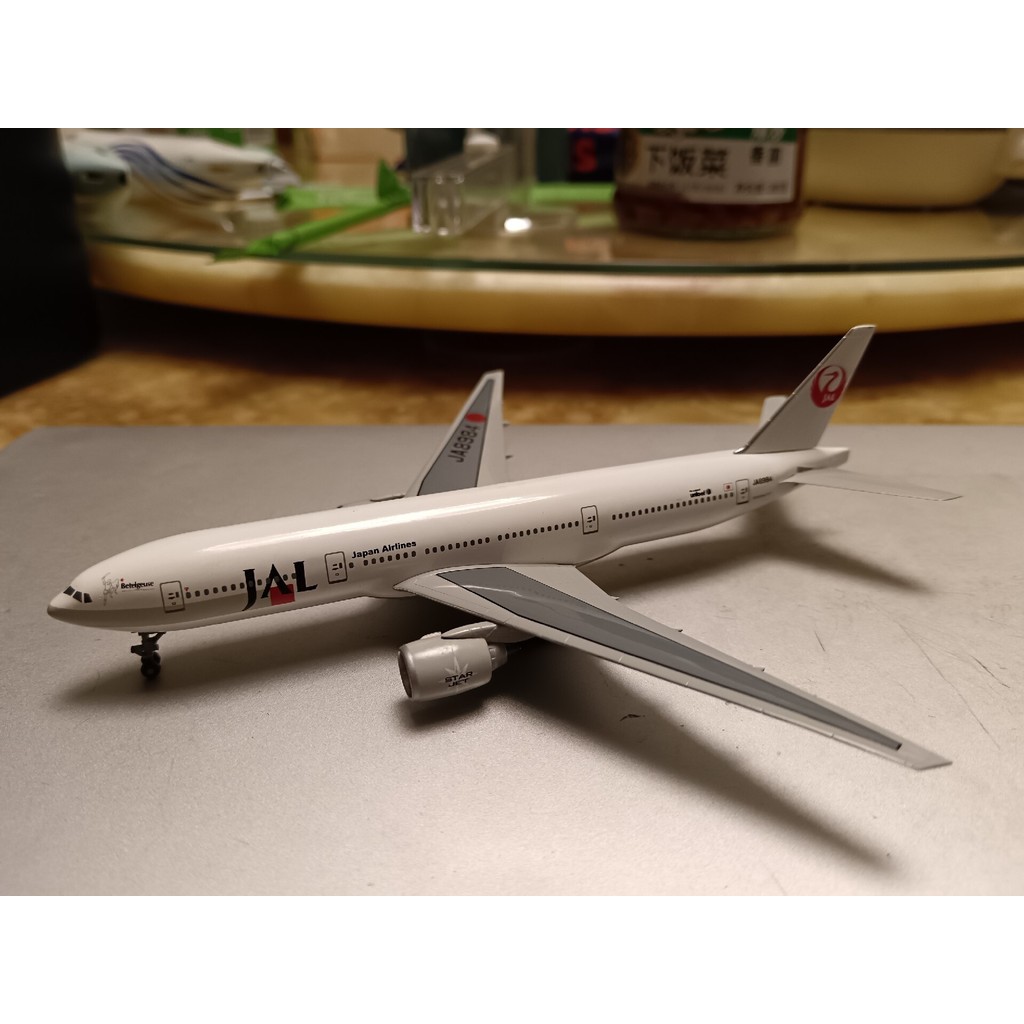 [Jian] DW400 JAL 777 JA8984 นี่เป็นธีมเคลือบมาตรฐาน JAL คลาสสิก ทั้งเครื่อง Status ดีกว่า พร้อมขาตั้