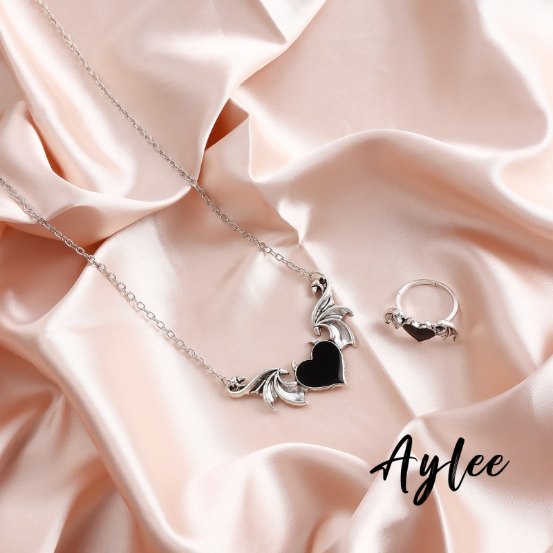 [Aylee]สร้อยคอพังก์สีเข้ม จี้เงิน ปีกผู้หญิง iblis แหวนนิ้วชี้หยดน้ํามัน นักเรียน Y889