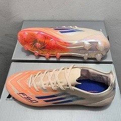 รองเท้าฟุตบอล ไซส์ 39-45 Euro สำหรับใช้งานกลางแจ้ง ทนทานต่อการสึกหรอ