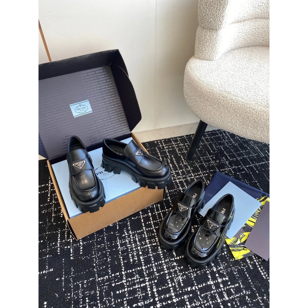 รองเท้า Platform เพิ่มความสูง หนังแท้ สไตล์ Loafers จาก Pra House