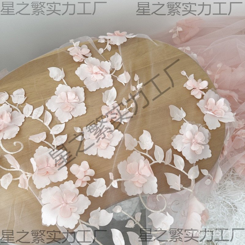 ชุดแต่งงานลูกไม้สุทธิ พร้อมดีคัลลายออกแบบสามมิติ กระโปรงยาวทำด้วยมือ JXC8