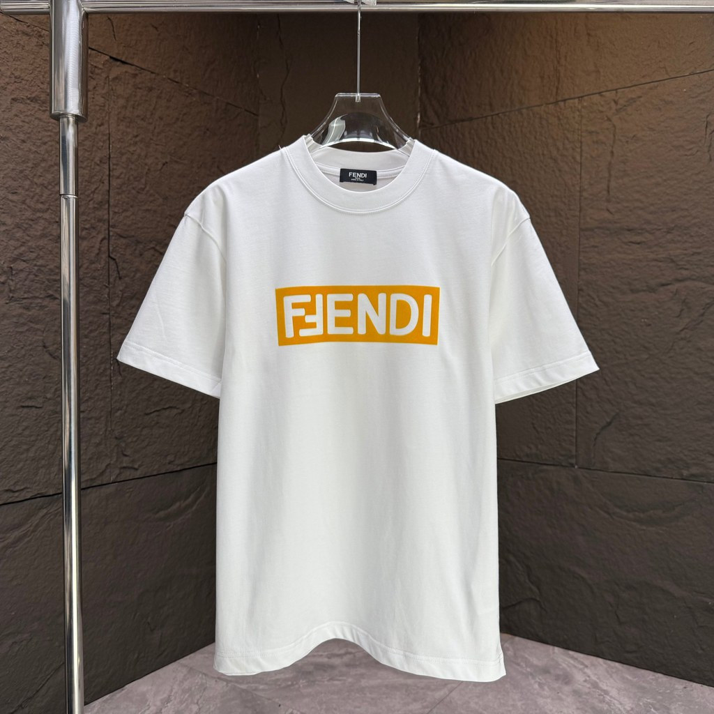 FEND/Fendi 2026 ต้นฤดูใบไม้ผลิสไตล์ใหม่เสื้อยืดแขนสั้นผู้ชายสไตล์ผู้หญิงสไตล์คู่ All-Match หนา Imper
