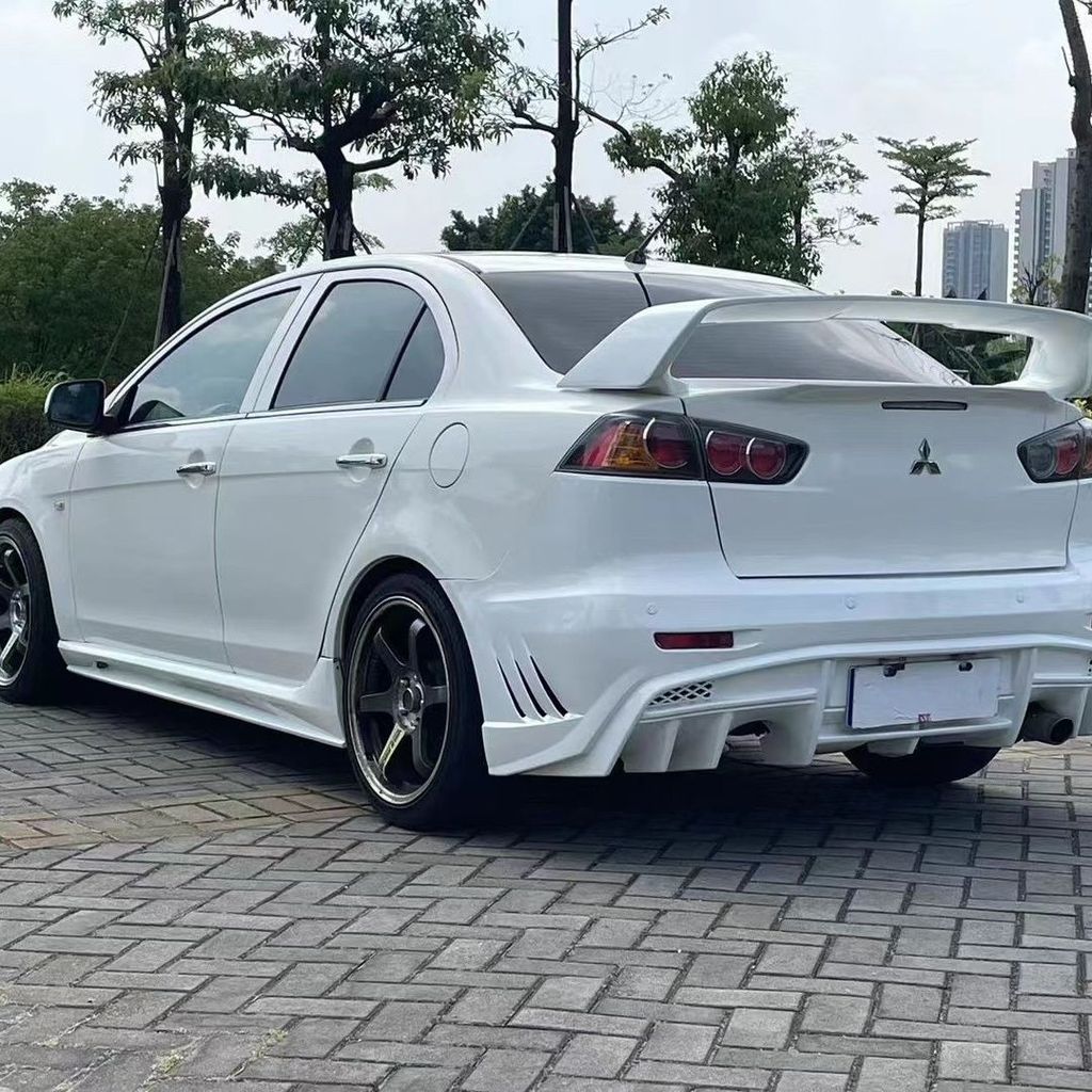 ชุดแต่งบัมเปอร์หน้า-หลัง ฝากระโปรง EVO สำหรับ Mitsubishi Lancer EX V3