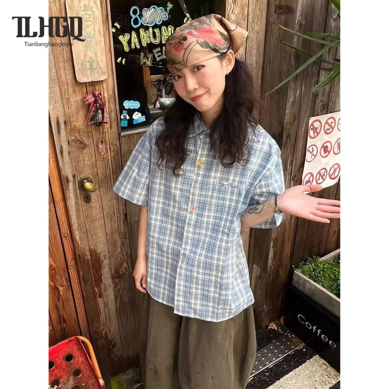 เสื้อเชิ้ตแขนสั้นลายสก็อต มีกระดุมสีสันสดใส แต่งได้ทุกลุค ไม่จำกัดเพศ