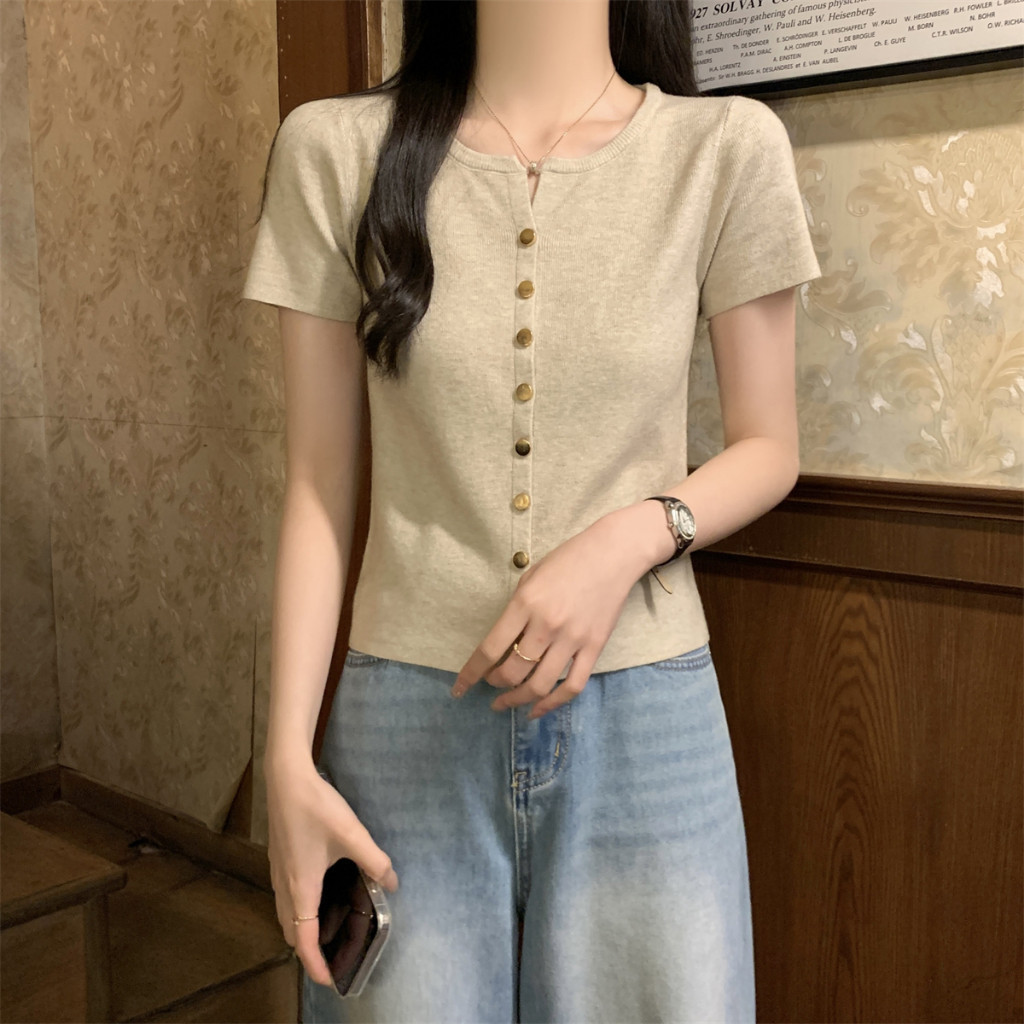 88008 เสื้อเชิ้ตผู้หญิงคอกลม ไหล่ทรงโครงสร้าง ดีไซน์เก๋ไก๋และเข้ารูป เหมาะสำหรับสวมใส่ในฤดูร้อน
