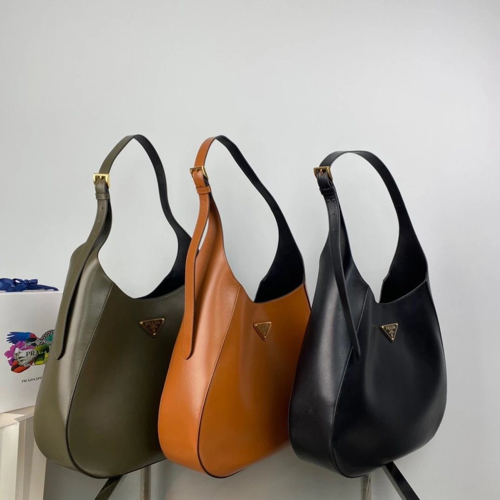 กระเป๋า Messenger PRADA ขนาดใหญ่ สำหรับผู้หญิง