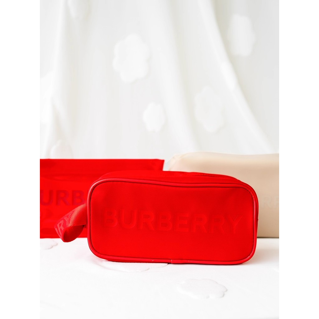 แนะนําโดย Banniang~BURBERRY BURBERRY BURBERRY Counter Cosmetic Bag Large Capacity Toiletry Bag Red S