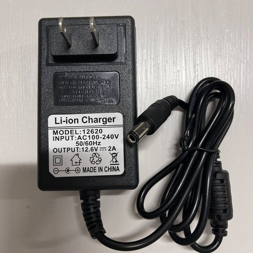 Self-priming แบตเตอรี่ลิเธียมปั๊มน้ํา 12V เครื่องพ่นสารเคมี Charger Charger Charger 12V Charger Char