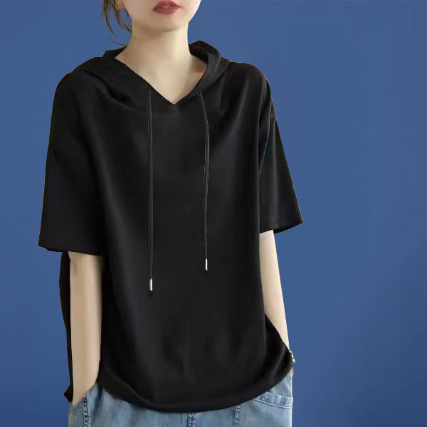 เสื้อสเวตเตอร์แขนสั้นมีฮู้ดทรงหลวมสําหรับฤดูร้อนและต้นฤดูใบไม้ร่วงเสื้อแขนสามส่วนกลางสําหรับผู้หญิงเสื้อมีฮู้ดกีฬาสีทึบอินเทรนด์แ