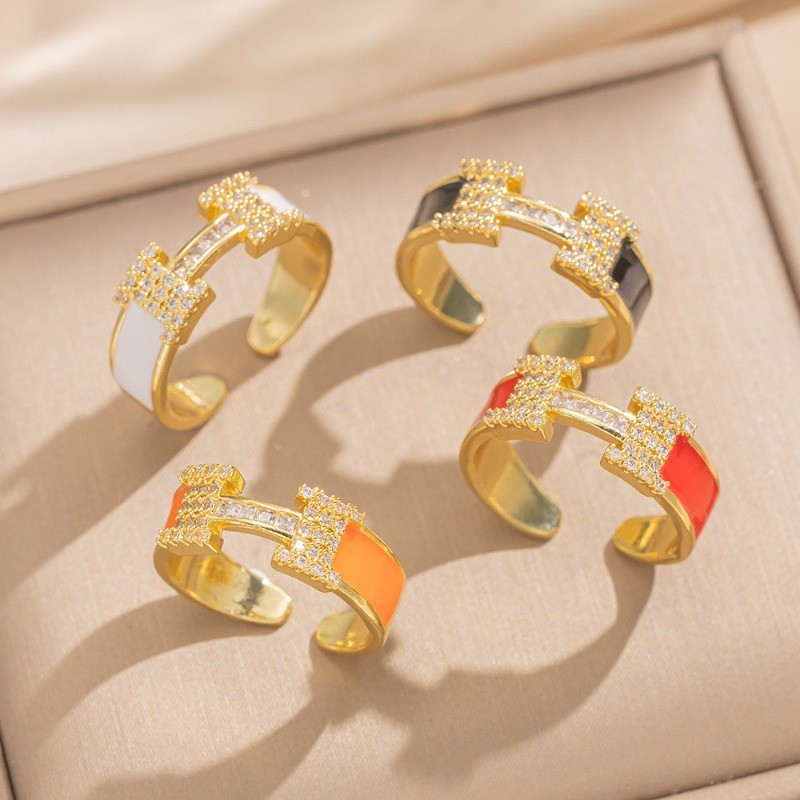 แหวนการออกแบบหรูหราและอเนกประสงค์ สำหรับวัน.daily wear อุปกรณ์จับคู่