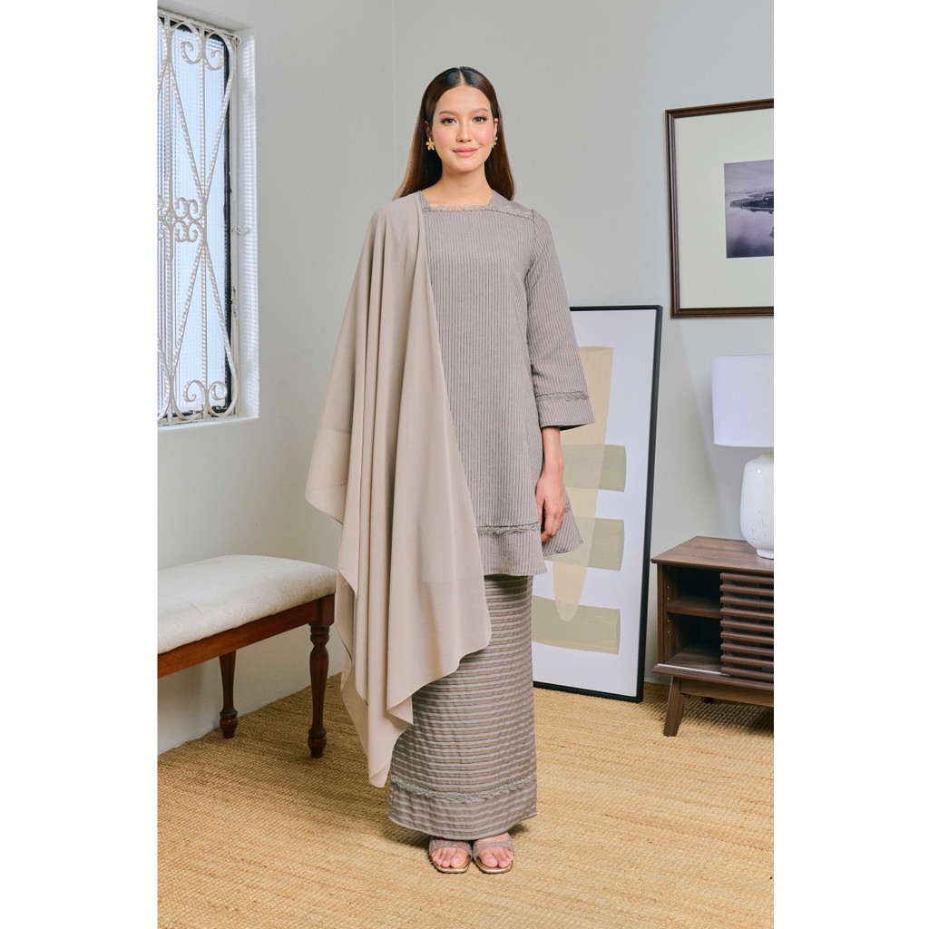 เธอ DAZZLE Lily Kurung