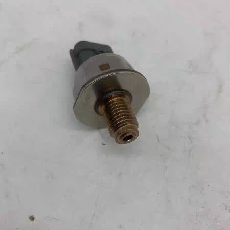 เซ็นเซอร์วัดความดันรางร่วม F/1402000038/45PP3-4 สำหรับเครื่องยนต์ SC9DK/7H (Denso) ในปั้นจั่น (นำเข้