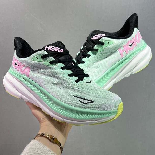 รองเท้ากีฬา Hoka Clifton 9 และ Hoka Bondi 8 สําหรับทั้งสุภาพสตรีและสุภาพบุรุษ