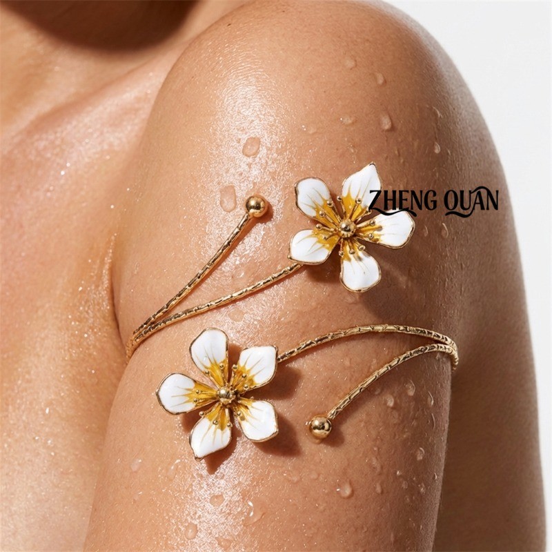 สร้อยข้อมือดอกไม้สีทอง สไตล์โบฮีเมียนสำหรับฤดูร้อน ตกแต่งแขนให้น่าสนใจทุกวัน