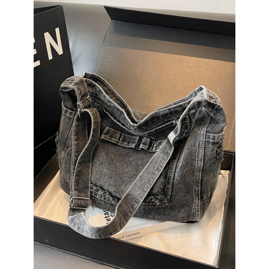 Simple Multi-pocket Vacation Travel Messenger Bag