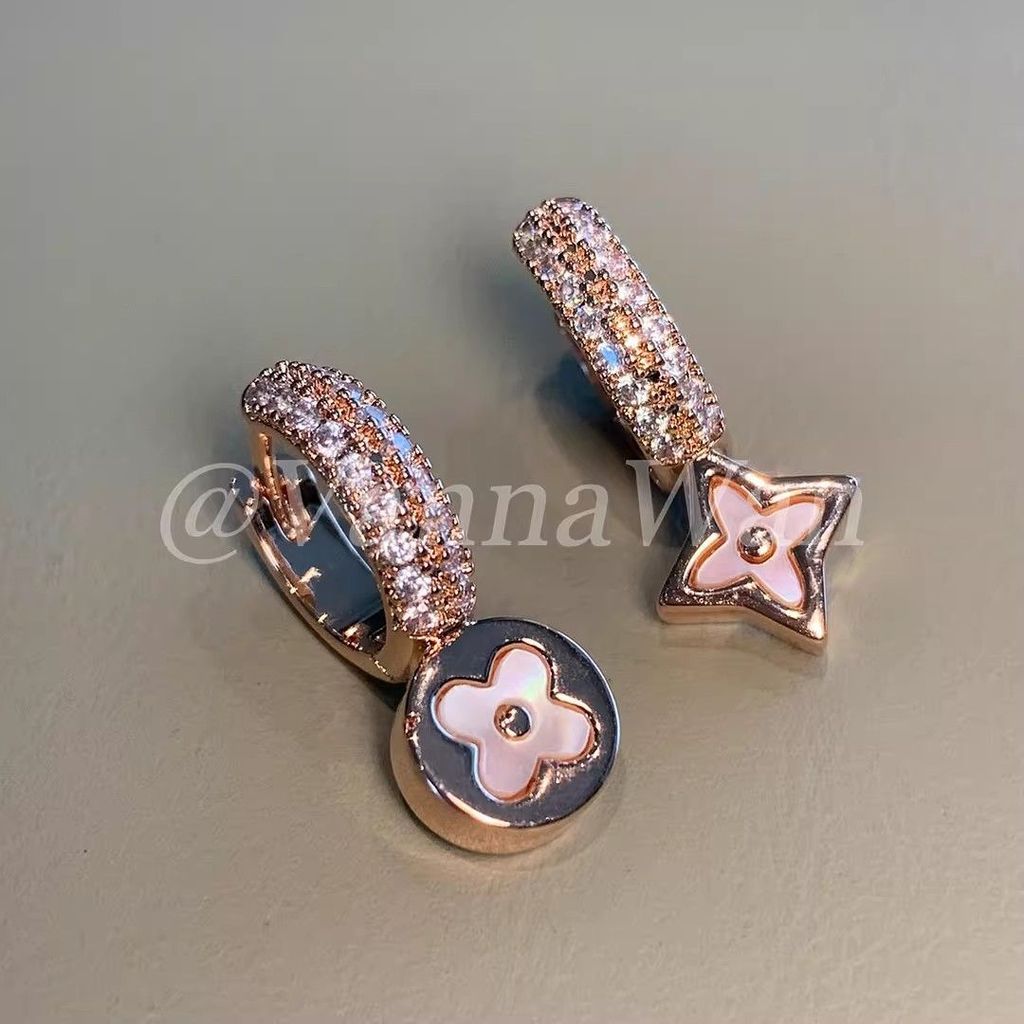 [miaom] Buyer Version Retro Old Flower ต่างหูเปลือกหอยสีขาวธรรมชาติ Retro Four-leaf Clover ต่างหู