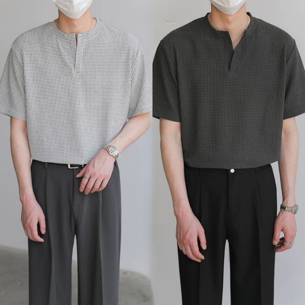 Chaistyle เสื้อเชิ้ตแขนสั้นแบบวัฟเฟิล เสื้อเชิ้ตแขนสั้นคอวีสำหรับบุรุษ สบายๆ เรียบง่ายและมีดีไซน์