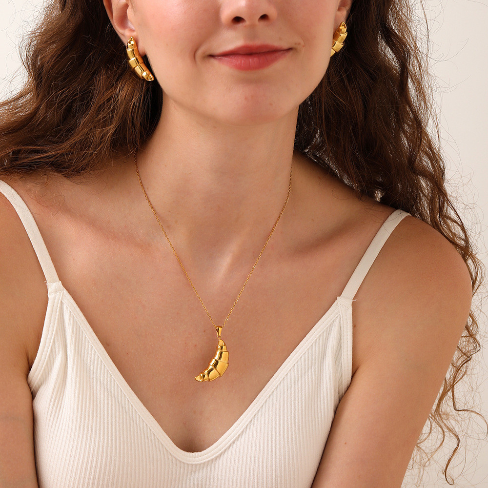 สร้อยคอสแตนเลสความรู้สึกระดับไฮเอนด์ 18K & 16K Gold Non-Fade ต่างหู Claw ขนมปังสร้อยคอต่างหู2026226เ