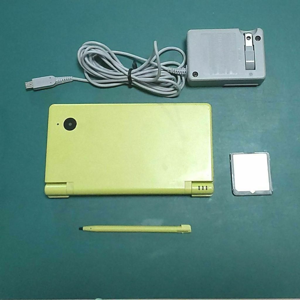 D42 [Used, Good Condition] Nintendo DSi Lime Green with Charger 0800 Lime Green Nintendo DSi
