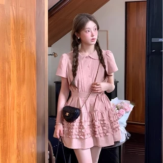 EVIOVIO【S-5XL】เติมสต๊อกแล้ว😍มินิเดรสคอปกบัว ทรงตุ๊กตา งานระบาย 3 ชั้น พรางหุ่น ชุดไปคาเฟ่ เดรสสาวอวบ พร้อมส่งในไทย💞
