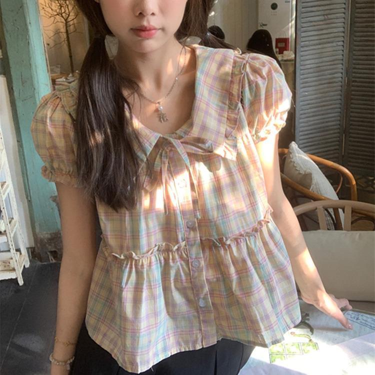 เสื้อเชิ้ตสไตล์ญี่ปุ่น ลายสก๊อดแขนตุ๊กตา คอปก ดีไซน์ผูกโบว์ตรงอก สุดน่ารัก แนวสาวหวาน-พร้อมส่งจากไทย-รุ่นW625