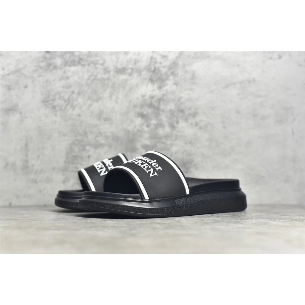 McQueen McQueen รองเท้าแตะล่าสุดฤดูร้อนสไตล์แรก‬ส่งต่อ