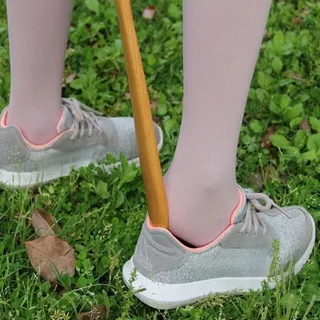 PROS Shoehorn, แตรรองเท้าไม้ด้ามยาวพิเศษ, อุปกรณ์ยกรองเท้าแบบแขวนง่ายแบบพกพาอุปกรณ์เสริมภายในบ้าน