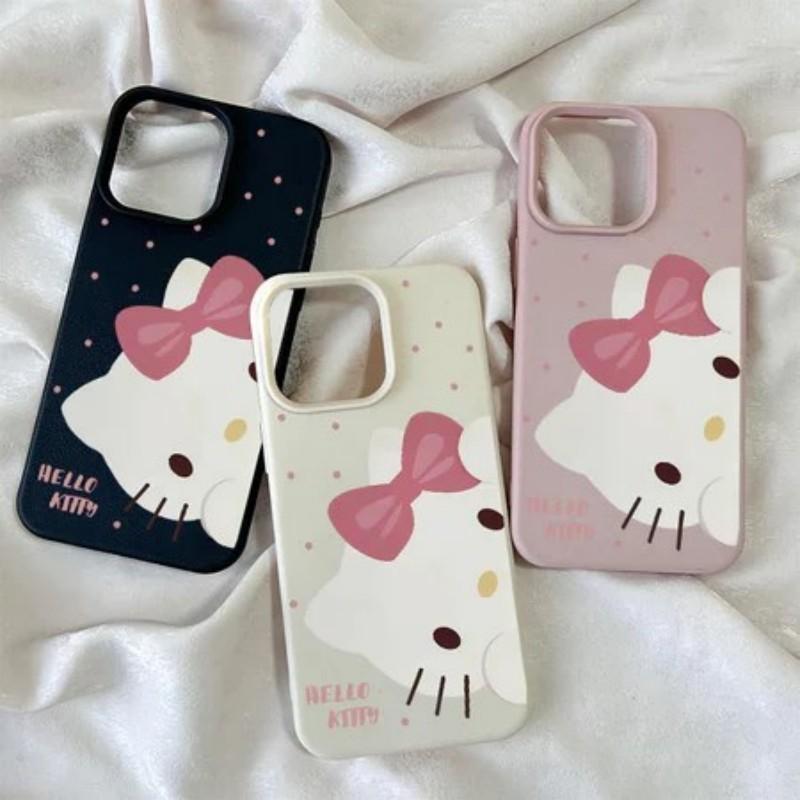 เคสไอโฟน เคส iPhone 17/17 Pro/17 Pro Max 16 15 14 13 12 11 8 7 Plus Hello Kitty มีหลายสี – ทนทานป้องกันกระแทก