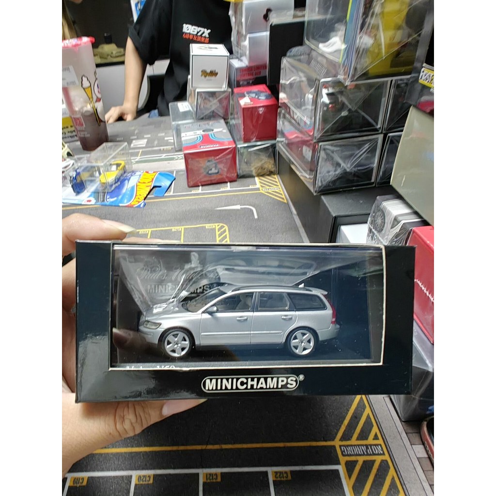 [สต๊อกพร้อม] 1 43 Mini Cut Minichamps 1: 43 VOLVO V50 2003 v60 v70 v80 v90 v40 c30 xc sc VOLVO V50 S
