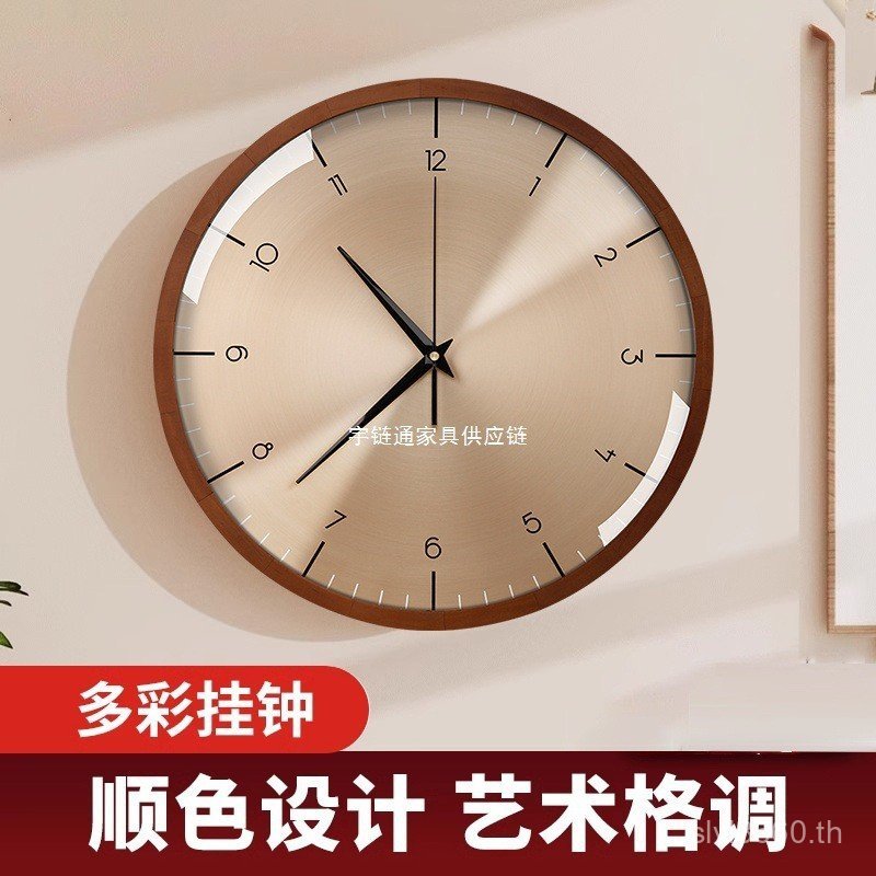 ปิดเสียงฟรีนาฬิกาแขวนห้องนั่งเล่นรูปแบบใหม่ที่เรียบง่ายพรุนวอลนัทหรูหรานาฬิกา2025 โคมไฟติดผนังห้องรั