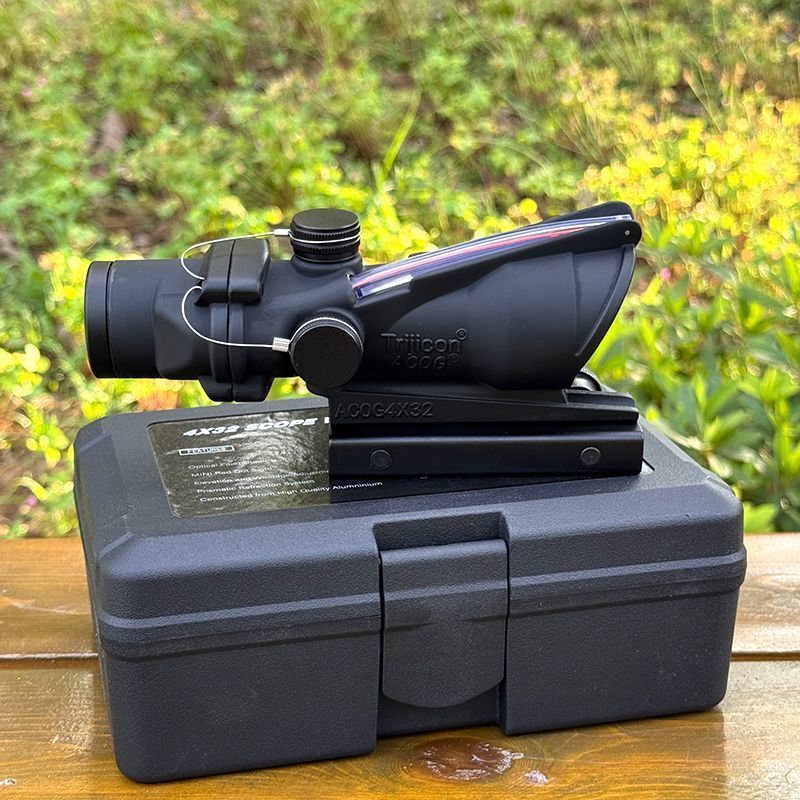 A COG Quadruple กล้องต่อสายตาแบบออปติคอลไฟเบอร์สีแดงและเขียว พร้อมแว่นขยายภาพ 4x32 และอะไหล่