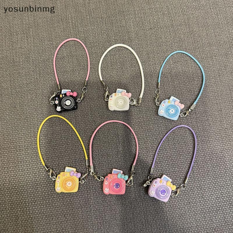 Yosunbinmg] การ์ตูน Kawaii Dollhouse Mini Bow กล้องจี้สําหรับตุ๊กตาตุ๊กตาแขวน Ne อุปกรณ์ตกแต่งใหม่