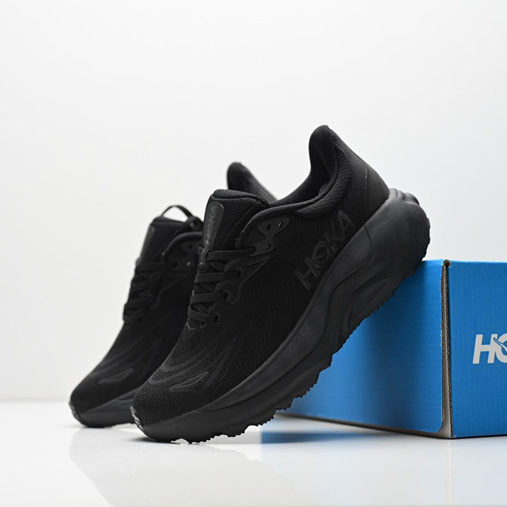 รองเท้าวิ่ง HOKA ONE ONE ARAHI 8 สีดำ Designed for ease and excellent ventilation