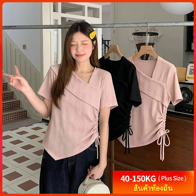 [เสื้อยืดโอเวอร์ไซส์] (40-120 กก.) เสื้อคลุมสไตล์ฝรั่งเศสสำหรับผู้หญิง เสื้อฤดูร้อน ไซส์พลัสแฟชั่น แบบอสมมาตร แขนสั้นมีส