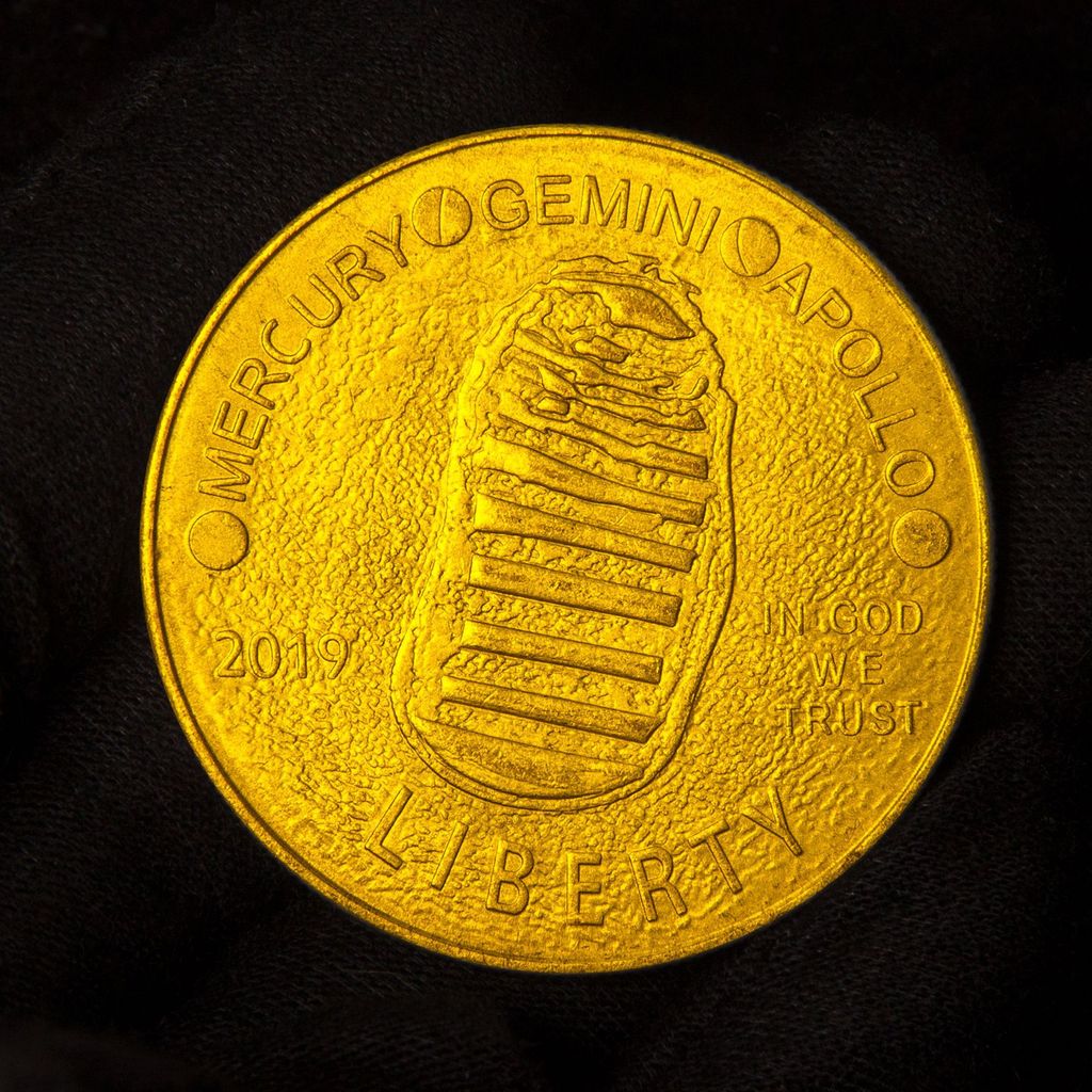 2019 เหรียญที่ระลึก Apollo Month Landing 50th Anniversary Gold Coin Collection 1.8 WKTU