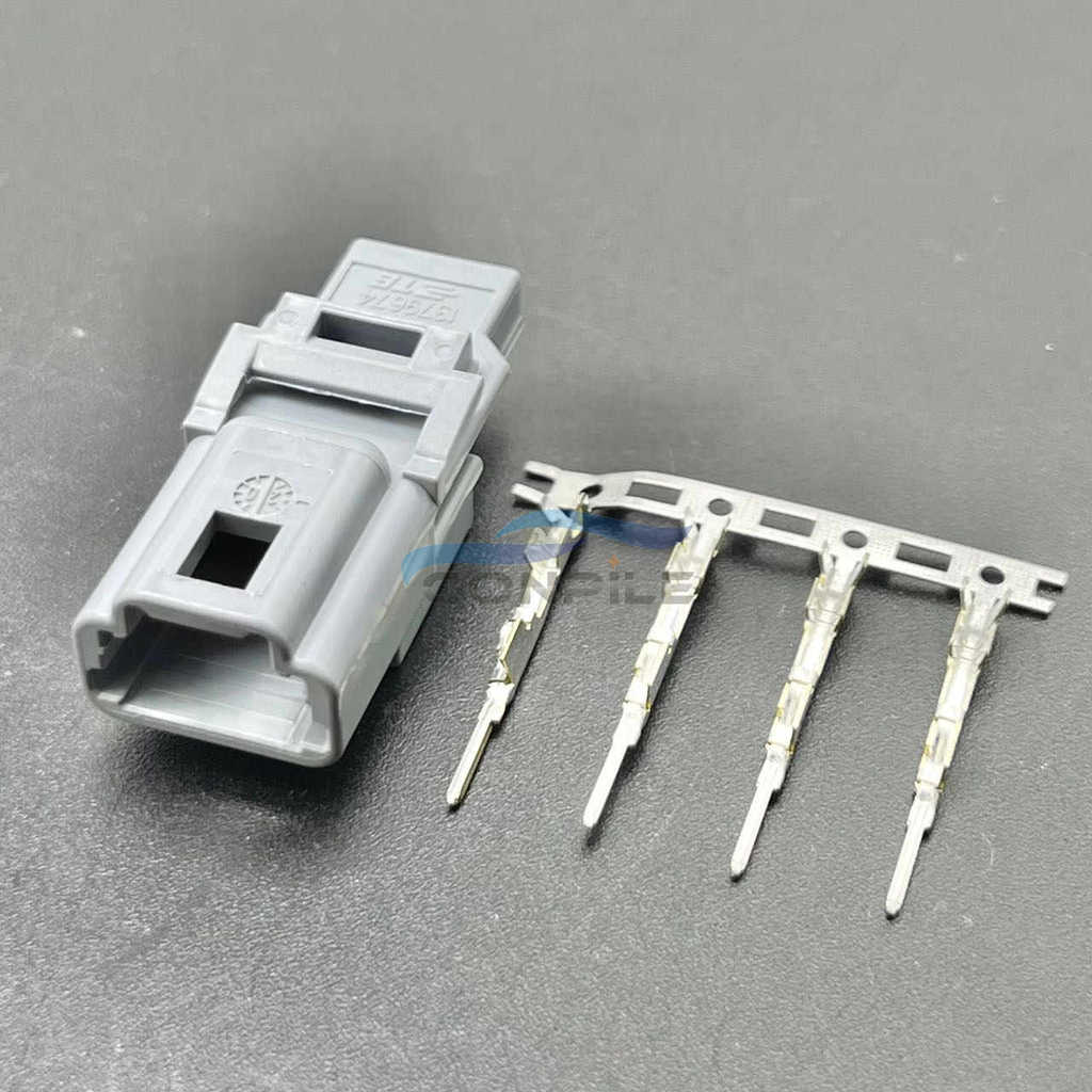 1 ชิ้นสําหรับ Suzuki Vitra 4PIN ปลั๊กไมโครโฟนรถยนต์เชื่อมต่อ