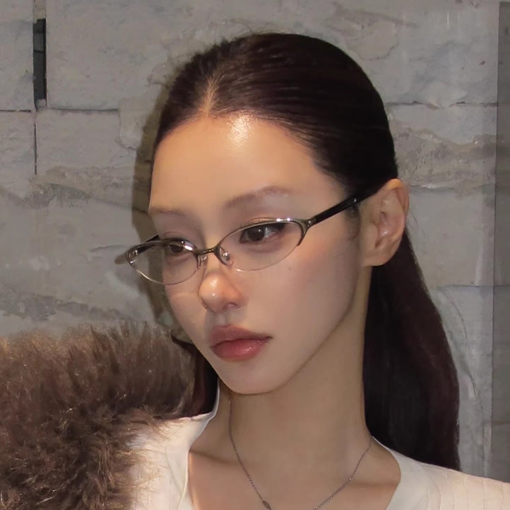 แว่นตาแบบเรโทรยี-too-คิว ทรงแมวตา ไม่มีขอบ ออกแบบเป็นครึ่งกรอบ เหมาะสำหรับทั้งผู้ชายและผู้หญิง